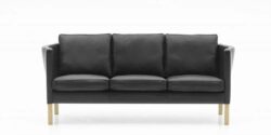 Nielaus AV59 3 pers. sofa - m. læder i prisgruppe 1 og bøgetræsben